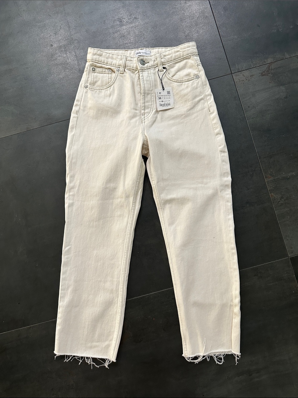 Zara High-Rise Straight Jeans in cream color size 36